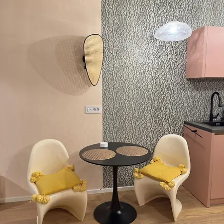 Apart-hotel Bw Studio's With Breakfast And Parking 4*